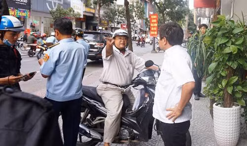 Dan phan ung xe cho ong Doan Ngoc Hai gay ach tac-Hinh-3