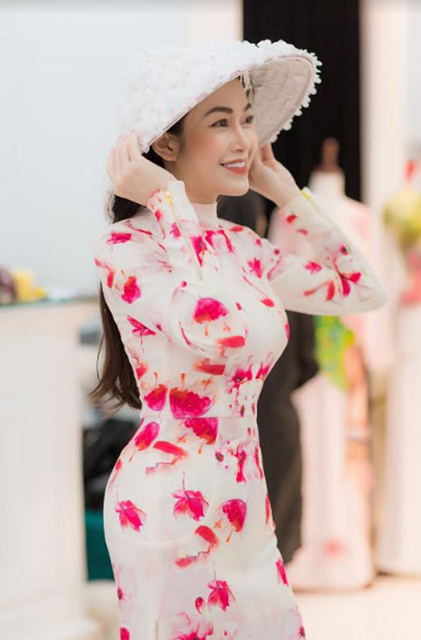 Giọng ca đến từ Thanh Hóa được dự đoán sẽ giành vị trí cao nhờ gương mặt cuốn hút và tài năng nổi trội với thành tích từng lọt vào Top 10 Sao Mai 2017. Cô sinh viên của Học viên Âm nhạc quốc gia Việt Nam cũng đã có những sản phẩm âm nhạc được chú ý như Mẹ (Quách Beem), Mơ Duyên (Phạm Phương Thảo),…