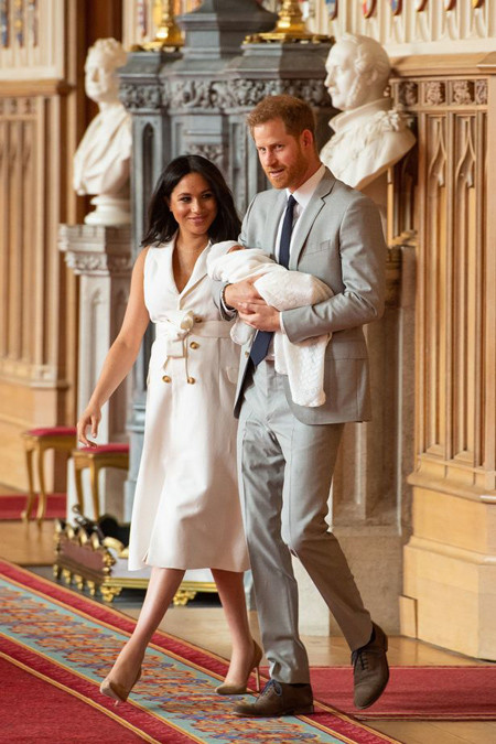Cặp đôi hoàng gia hoàng tử Harry và công nương Meghan công bố tên của con trai đầu lòng chào đời ngày 6/5 là Archie Harrison Mountbatten-Windsor. Sự việc này đã nhận được sự quan tâm lớn của người dân Anh cũng như dư luận thế giới.