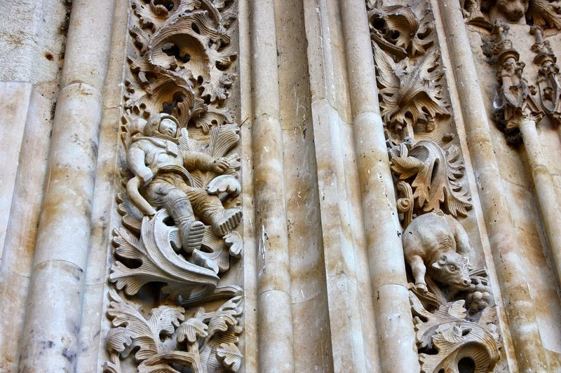 Một giả thuyết khác cho rằng, nếu hình ảnh phi hành gia trên bức phù điêu tại nhà thờ Ieronimus không phải là bằng chứng về du hành thời gian thì đây có lẽ là bằng chứng cho thấy con người đã đạt được tiến bộ khoa học - công nghệ từ thế kỷ 12.