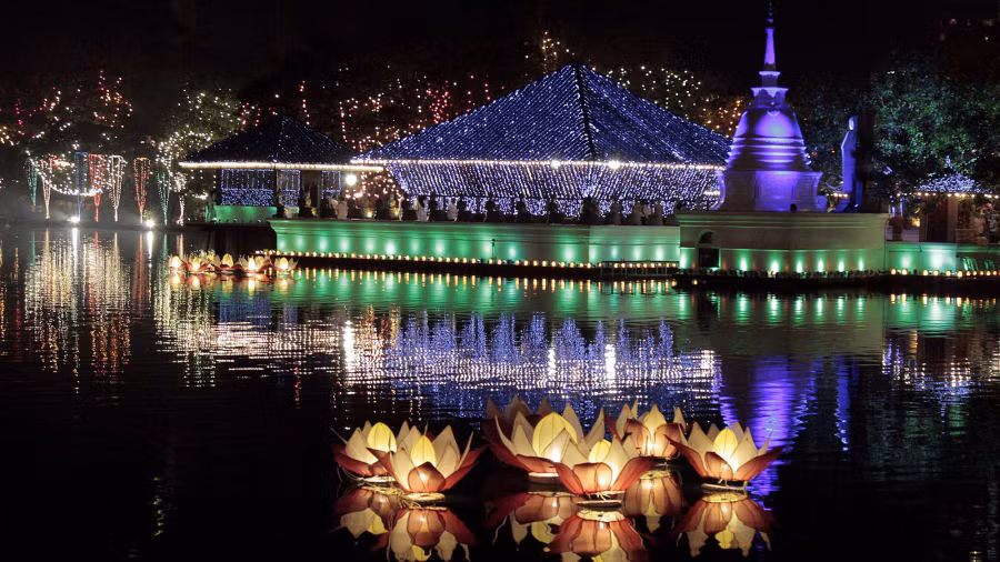 Ngày 15/12/1999, theo đề nghị của 34 quốc gia có Phật giáo, để tôn vinh giá trị đạo đức, văn hóa, tư tưởng hòa bình, đoàn kết hữu nghị của Đức Phật, Đại hội đồng Liên Hiệp quốc tại phiên họp thứ 54, mục 174 của chương trình nghị sự công nhận Đại lễ Vesak là một lễ hội văn hóa, tôn giáo quốc tế của Liên Hiệp quốc. Kể từ đó cho đến nay, Đại lễ Vesak được các nước tổ chức long trọng và trang nghiêm với nhiều hoạt động phong phú.