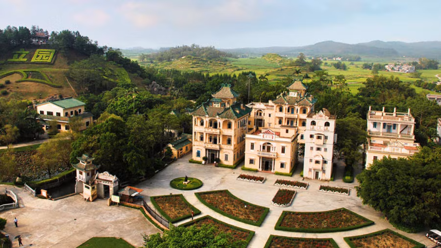 Một kênh đào riêng được xây dựng bên cạnh Li Garden, kết nối với các tuyến đường thủy dẫn đến Hồng Kông (cách Khai Bình khoảng 133 km). Vật liệu xây dựng hoàn toàn của nước ngoài được đưa vào thông qua chính kênh đào này.