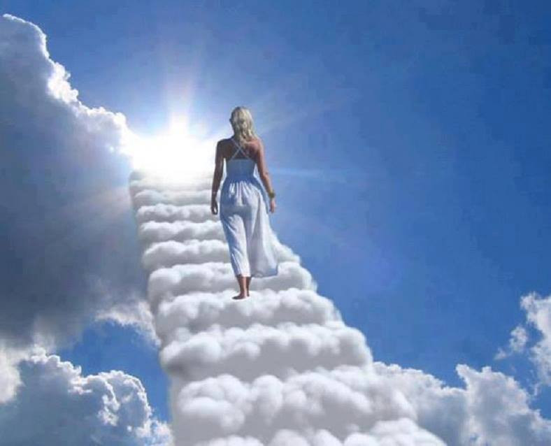 Theo lời kể của K.C, khi cận kề cái chết, cô cảm thấy như bản thân đang đứng trên một sân khấu và nghe thấy những tiếng vỗ tay.