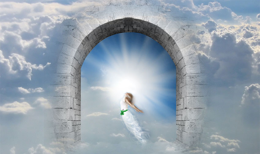 Trong khoảng thời gian ngắn ngủi ấy, K.C đã có những trải nghiệm kỳ bí. Sự việc này đã được cô chia sẻ với mọi người thông qua bài viết đăng trên web của Tổ chức nghiên cứu trải nghiệm cận tử (NDERF).