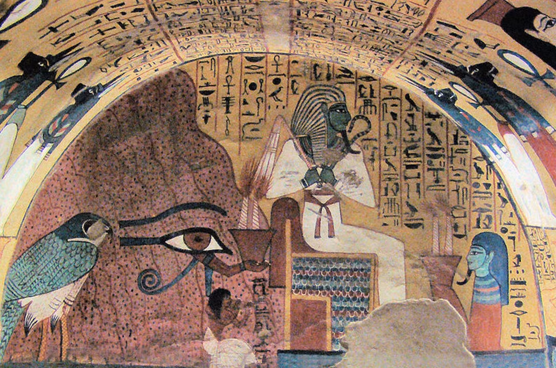 Giống như nhiều nền văn minh, người Ai Cập cổ đại rất coi trọng việc mai táng người chết và thế giới bên kia - nơi linh hồn trú ngụ sau khi qua đời.