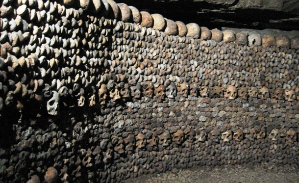 Hầm mộ Paris ở giữa lòng thủ đô nước Pháp là điểm du lịch nổi tiếng, hấp dẫn khách ưa mạo hiểm.