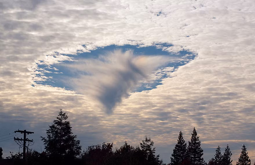 Tất cả mất tích một cách bí ẩn. Vào thời điểm xảy ra vụ mất tích lớn trên, 22 binh sĩ của New Zealand có mặt tại một ngọn đồi gần đó. Những binh sĩ New Zealand chứng kiến cảnh 800 lính Anh lên núi và mất tích một cách kỳ lạ.