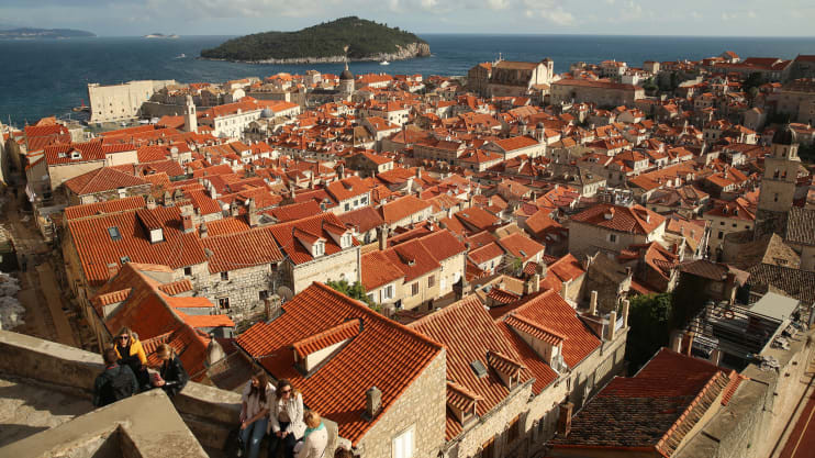 Những ngôi nhà mái đỏ cổ kính ở thành phố Dubrovnik, Croatia. Đây là một trong những địa điểm xuất hiện trong seri phim nổi tiếng thế giới "Trò chơi vương quyền".