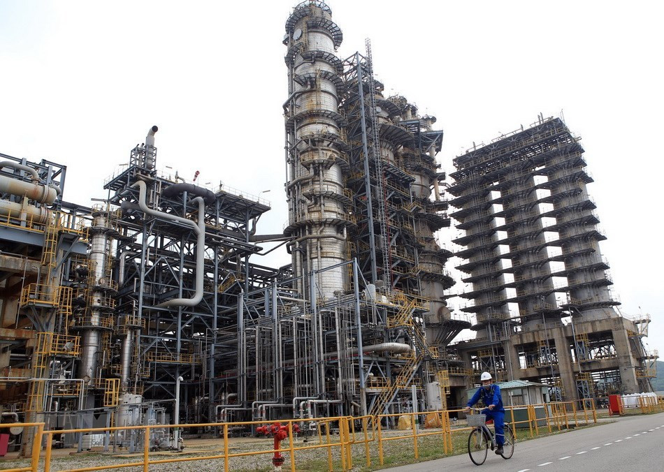 Bieu hien chua tung co: Gia xang huong den moc cao nhat lich su-Hinh-2