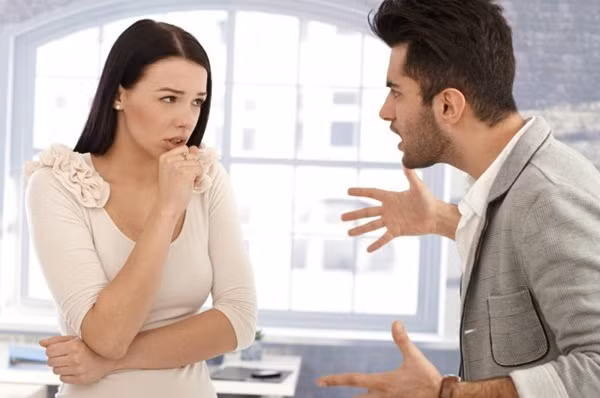 Cai nhau voi chong phu nu thong minh se khong lam dieu nay