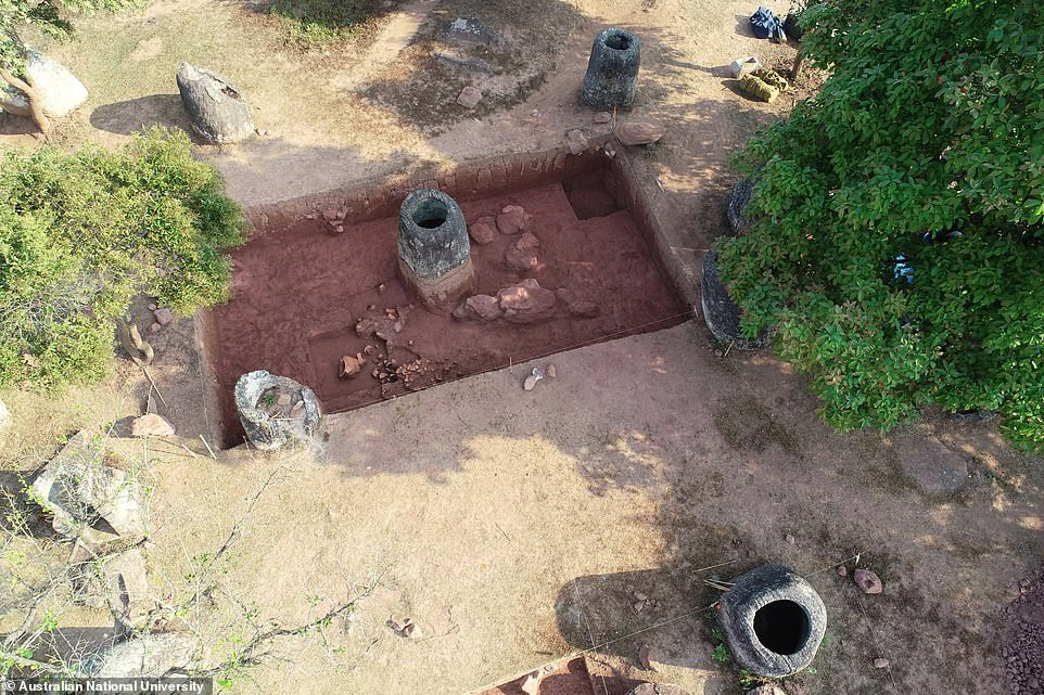 Việc phát hiện những hiện vật kỳ lạ này đã trở thành bí ẩn lớn đối với giới khảo cổ khi cho đến nay người ta vẫn chưa thể giải mã "chum đá của người chết" được tạo ra với mục đích gì.