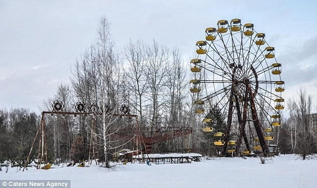 Thị trấn có dân cư sinh sống gần nhà máy điện nguyên tử Chernobyl nhất là Pripyat. Sau khi thảm họa kinh hoàng trên xảy ra, khoảng 50.000 người dân được lệnh sơ tán và vội vã rời khỏi nhà để đến nơi mới. Kể từ đây, thị trấn này bị bỏ hoang, không còn một bóng người.