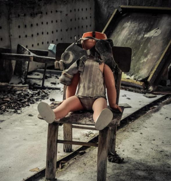 Những người lính cứu hỏa làm nhiệm vụ khống chế vụ nổ xảy ra ở nhà máy điện Chernobyl không được thông báo về những nguy hiểm mà họ sẽ phải đối mặt. Tất cả họ chết vài ngày sau khi xảy ra thảm kịch tồi tệ trên.