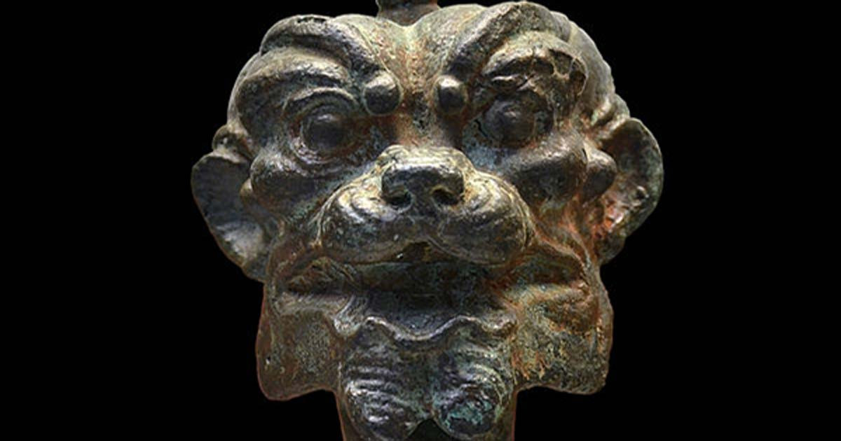 Thậm chí, người xưa còn quan niệm nhiều bệnh tật, sự xui xẻo mà họ gặp phải là do bị người khác nguyền rủa hay bị quỷ ám.