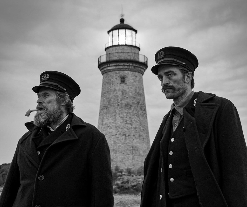 The Lighthouse: Một cuộc trở lại đáng chờ đợi nữa tại LHP Cannes năm nay là của đạo diễn Robert Eggers. Nhà làm phim 35 tuổi từng khiến cả thế giới phải kinh hãi bởi tác phẩm kinh dị The Vvitch (2015) cách đây bốn năm. The Lighthouse là một câu chuyện đen tối, mang màu sắc siêu nhiên nữa, với bối cảnh chính là một ngọn hải đăng. Hai nhân vật chính trong phim do lần lượt Willem Dafoe và Robert Pattinson thể hiện.