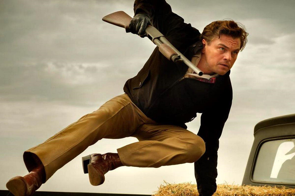 Once Upon a Time… in Hollywood: Cái tên gây nhiều chú ý nhất tại LHP Cannes năm nay hẳn là đạo diễn Quentin Tarantino. Ông chuẩn bị trình làng bộ phim thứ 9 trong sự nghiệp, với câu chuyện về Hollywood náo nhiệt nhưng đầy ắp những khoảng tối trong thập niên 1960-70, cùng dàn sao hùng hậu bao gồm Leonardo DiCaprio, Brad Pitt, Margot Robbie, Tim Roth, Dakota Fanning, Al Pacino… Hậu Cannes, Once Upon a Time… in Hollywood sẽ sớm được chiếu thương mại trong mùa hè năm nay, và do Sony phát hành.