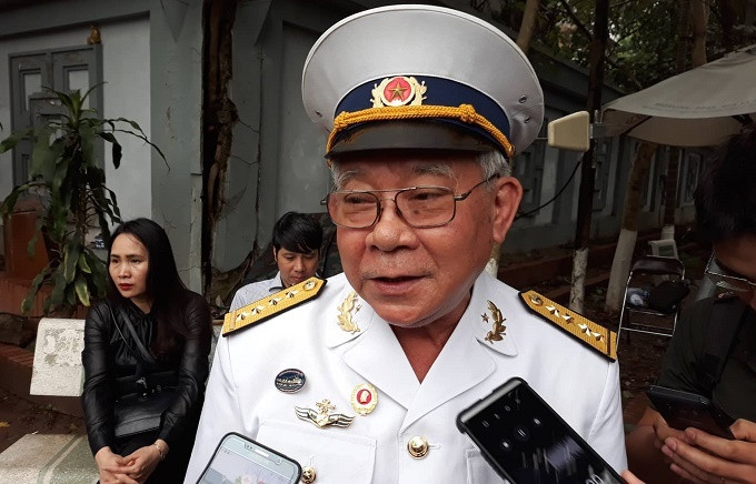 Linh tau khong so ke chuyen vuot bien dua ong Le Duc Anh Nam tien