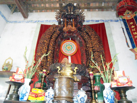 Lần thứ hai tượng Quan Âm Thiên Thủ Thiên Nhãn bị đánh cắp là vào rạng sáng 29/9/2016. Theo camera an ninh, một nhóm trộm hoạt động rất chuyên nghiệp đã đột nhập vào bên trong chùa và lấy đi pho tượng. Bên cạnh pho tượng cổ, nhóm trộm còn lấy đi đôi nến thờ bằng đồng.