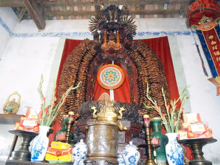 Lần thứ hai tượng Quan Âm Thiên Thủ Thiên Nhãn bị đánh cắp là vào rạng sáng 29/9/2016. Theo camera an ninh, một nhóm trộm hoạt động rất chuyên nghiệp đã đột nhập vào bên trong chùa và lấy đi pho tượng. Bên cạnh pho tượng cổ, nhóm trộm còn lấy đi đôi nến thờ bằng đồng.