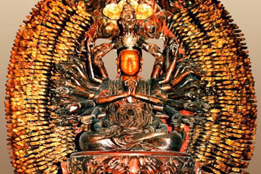 Kể từ khi được đặt tại chùa Mễ Sở, tượng Quan Âm Thiên Thủ Thiên Nhãn từng 2 lần bị trộm nhưng đều được tìm thấy. Lần đầu tiên bức tượng bị kẻ gian lấy đi là vào tháng 10/1988. Ngay sau khi phát hiện sự việc, công an các tỉnh Hải Hưng (Hải Dương và Hưng Yên ngày nay), Hải Phòng và Hà Nội phong tỏa toàn bộ các tuyến cảng biển nhằm nhanh chóng tìm ra bức tượng.