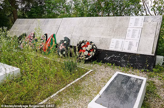 Thi hài các nạn nhân xấu số có dấu vết tử vong do bị bắn vào đầu, đâm hoặc chôn sống.