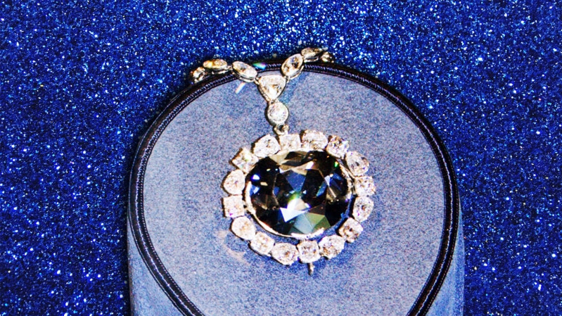 Sau khi sở hữu viên kim cương Hy vọng, Vua Louis XIV cho người chế tác lại khiến nó chỉ còn 67 carat.