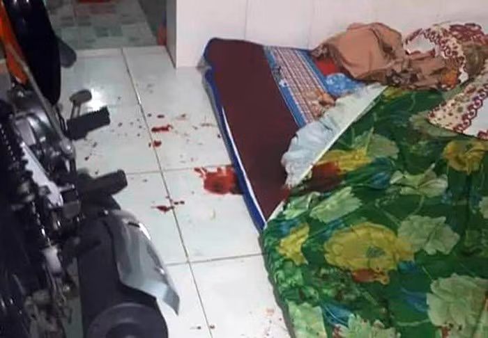 Nam thanh nien dam nguoi yeu nhieu nhat trong nha tro roi len nem nam nghi