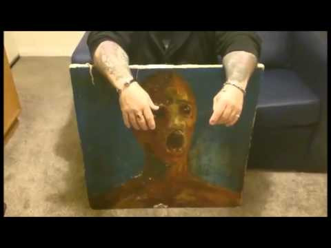 Ban đầu, Robinson không nghĩ rằng việc treo bức tranh lên sẽ khiến cuộc sống của ông xáo trộn và gặp nhiều điều bất thường, khó lý giải.