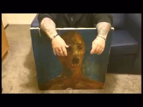 Ban đầu, Robinson không nghĩ rằng việc treo bức tranh lên sẽ khiến cuộc sống của ông xáo trộn và gặp nhiều điều bất thường, khó lý giải.