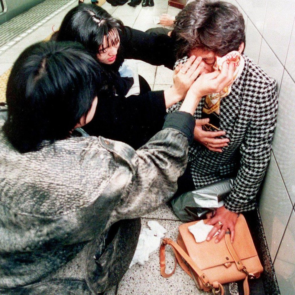 Năm 1989, Aum Shinrikyo được chính thức phê duyệt trở thành tôn giáo ở Nhật Bản. Kể từ đây, giáo phái có nhiều người tham gia trở thành tín đồ. Có thời điểm thành viên của giáo phái lên tới gần 10.000 người.