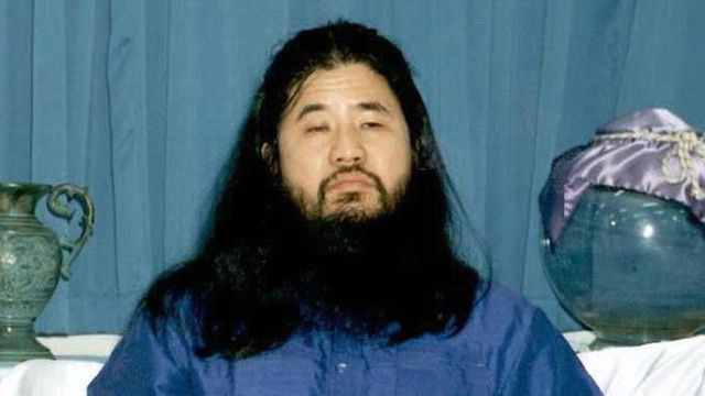 Shoko Asahara - Kẻ cầm đầu giáo phái Aum Shinrikyo là một trong số những kẻ bị tử hình bằng cách treo cổ khi là chủ mưu trong vụ tấn công tàu điện ngầm bằng khí sarin năm 1995. Video: Bùng phát xung đột giáo phái, 57 người thương vong (nguồn: VTC14)