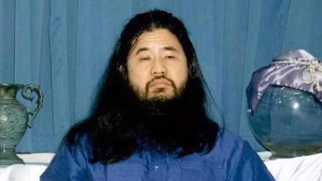 Shoko Asahara - Kẻ cầm đầu giáo phái Aum Shinrikyo là một trong số những kẻ bị tử hình bằng cách treo cổ khi là chủ mưu trong vụ tấn công tàu điện ngầm bằng khí sarin năm 1995. Video: Bùng phát xung đột giáo phái, 57 người thương vong (nguồn: VTC14)
