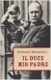 Trái ngược với tính cách hung bạo và đẫm máu của Mussolini, con trai của nhà độc tài này là Romano Mussolini gây chú ý với cuộc đời đi theo hướng hoàn toàn khác.