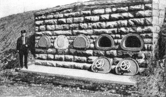 Nhiều thành viên trong gia đình Pursell đã được mai táng trong hầm mộ đặc biệt trên. Tuy nhiên, không có người nào trở ra sau khi được chôn cất.