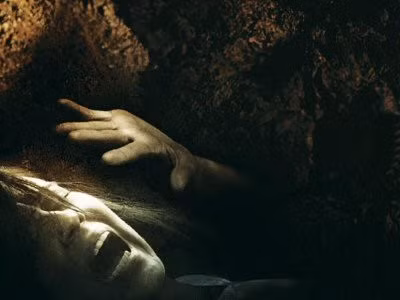 Lịch sử ghi nhận một số trường hợp bị chôn sống gây xôn xao dư luận. Những người này tỉnh giấc trong quan tài sau khi được người nhà đưa đi chôn cất vì tưởng rằng đã chết.