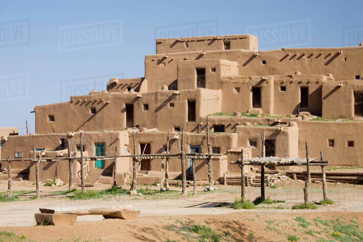 Khoảng 2% dân số ở thị trấn Taos, bang New Mexico, Mỹ báo cáo nghe thấy tiếng vo ve bí ẩn. Âm thanh bí ẩn kỳ quái này còn được cho là khiến nhiều người đau đầu, chóng mặt hay thậm chí buồn nôn.