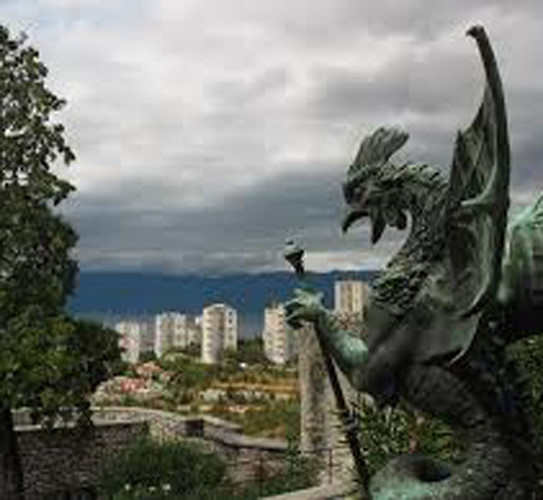 Theo truyền thuyết, Basilisk có thể giết chết nạn nhân chỉ với một vết cắn.