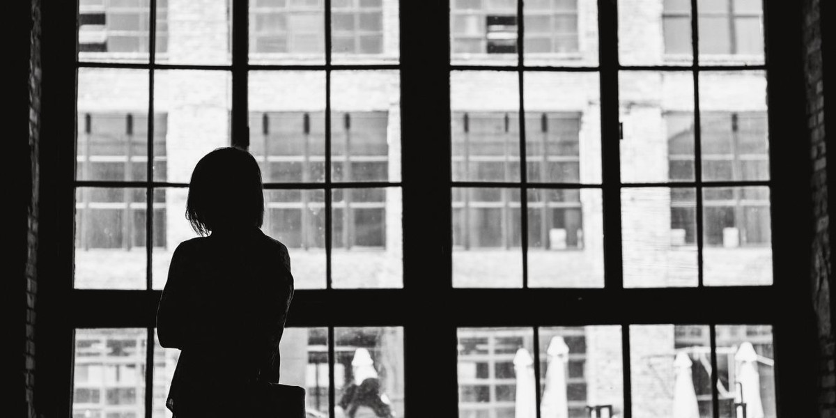 Kế đến, hung thủ bắt các nhân viên ở đây làm con tin trong suốt 6 ngày. Ban đầu, kẻ bắt cóc Jan "Janne" Olsson dọa giết các nạn nhân. Sau 6 ngày, không có nạn nhân nào bị giết.