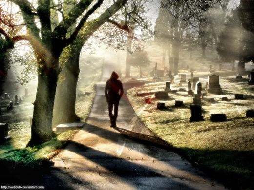 Kế đến, gia đình sẽ dựng cho người thân sắp mất một túp lều nhỏ bên cái cây đã chọn.