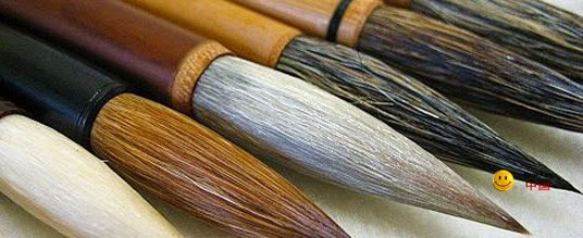 Chuyên gia phong thủy khuyên mọi người hãy đặt 4 chiếc bút lông màu xanh lá trên bàn học thì sẽ hút sự chú ý của Văn Xương tinh giúp đường học hành, thi cử và công danh gặp nhiều điều tốt đẹp.