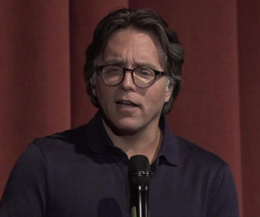 Bên cạnh giáo chủ, các thành viên còn gọi Raniere là “vị thần tình dục”. Tại đây, các thành viên giáo phái được "tẩy não" rằng, đàn ông được phép có nhiều bạn tình. Tuy nhiên, phụ nữ buộc phải chung thủy với một người đàn ông duy nhất. Người ấy chính là giáo chủ Raniere.