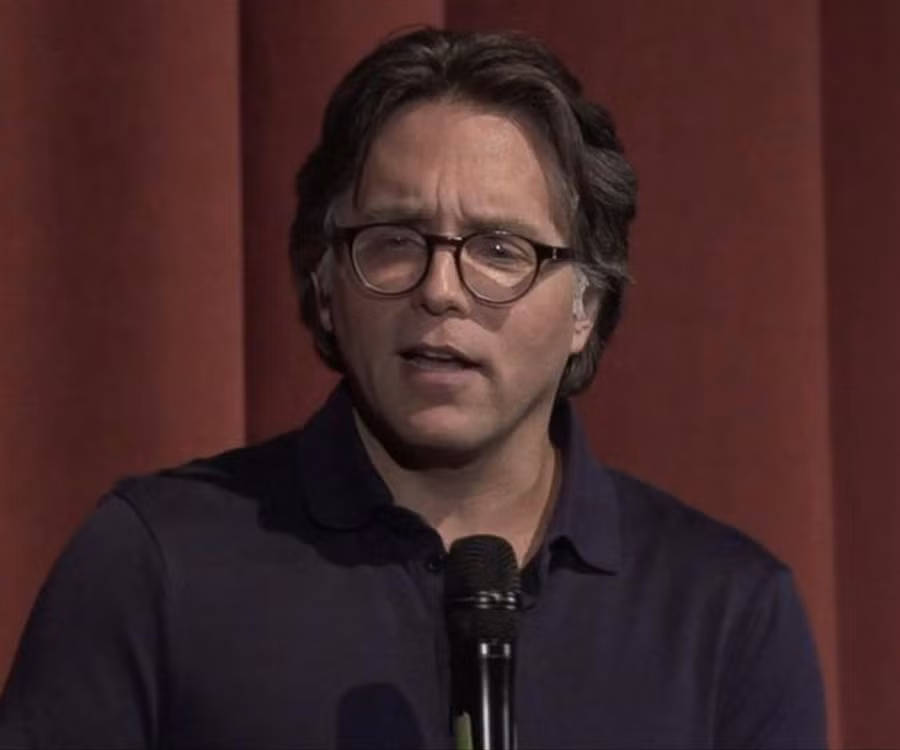 Bên cạnh giáo chủ, các thành viên còn gọi Raniere là “vị thần tình dục”. Tại đây, các thành viên giáo phái được "tẩy não" rằng, đàn ông được phép có nhiều bạn tình. Tuy nhiên, phụ nữ buộc phải chung thủy với một người đàn ông duy nhất. Người ấy chính là giáo chủ Raniere.