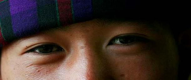 Bên cạnh việc xem tướng theo cách trên, người xưa còn bói tính cách một người qua khoảng cách giữa 2 mắt. Theo các nhà nhân tướng học, người có mắt ở cách xa nhau thường có xu hướng lười biếng, không tập trung vào công việc và thích hưởng thụ.