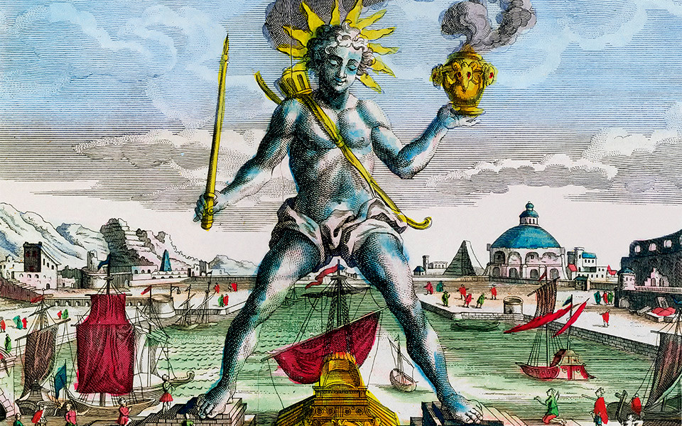 Bức tượng cao 34m và đứng trên bệ đá cẩm thạch trắng cao 15m.