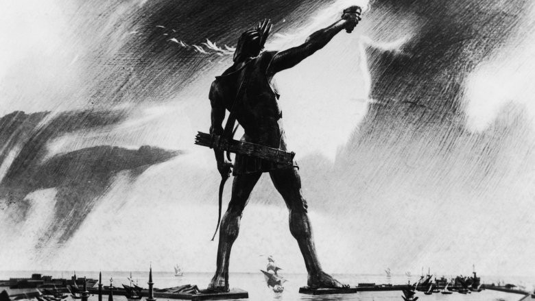 Theo các tài liệu lịch sử, bức tượng được tạo hình theo tư thế thần Mặt Trời đứng giang chân.