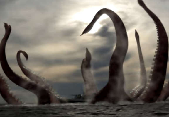 Thủy quái Kraken có thói quen kiếm ăn ở những vùng biển có nhiều cá. Nó sử dụng những con cá nhỏ làm mồi để thu hút những con cá lớn hơn đến gần rồi nuốt chửng toàn bộ.