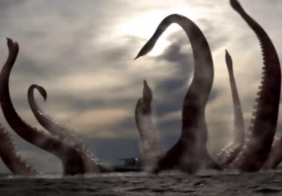 Thủy quái Kraken có thói quen kiếm ăn ở những vùng biển có nhiều cá. Nó sử dụng những con cá nhỏ làm mồi để thu hút những con cá lớn hơn đến gần rồi nuốt chửng toàn bộ.