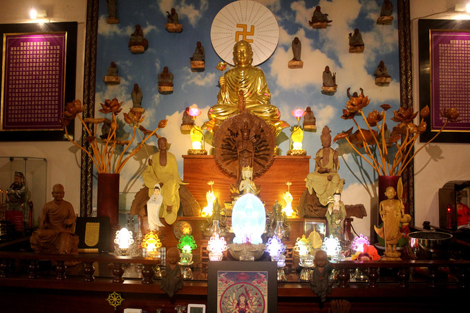 Ky nu Kim Cuong song trong “nha co”, ai buoc vao cung giat thot tim-Hinh-4