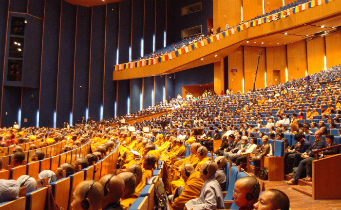 Bên cạnh những buổi hội thảo chính, trong những ngày diễn ra Đại lễ Phật đản, nhiều hoạt động văn hóa được tổ chức như: triển lãm nghệ thuật, triển lãm thực phẩm và biểu diễn các đoàn xe hoa, những lồng đèn được thả nổi trên sông và trong không gian, lễ thả bong bóng…