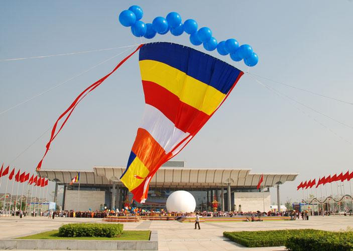 Đại lễ Vesak 2008 có chủ đề là: “Sự cống hiến của Phật giáo trong việc xây dựng một xã hội công bằng, dân chủ và văn minh”.